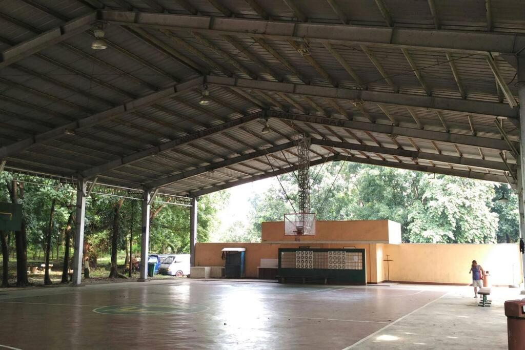 Big House In Quezon City Manila Exterior foto